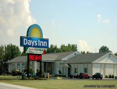 Days Inn By Wyndham Fremont Esterno foto